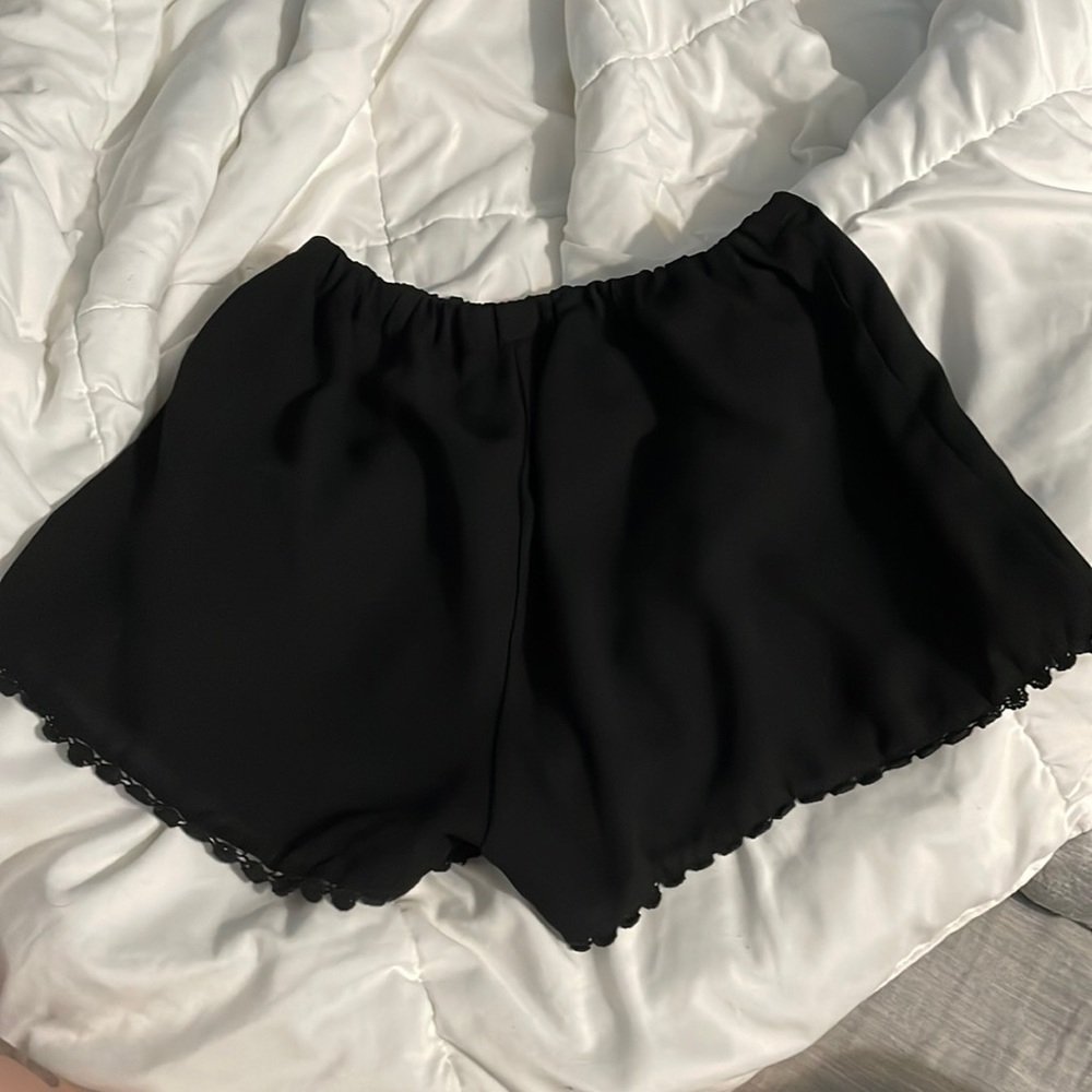 Black Brandy Melville embroidered daisy shorts!